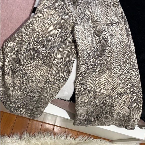 Babaton x Artizia flutter snake print jumpsuit 00 - Picture 6 of 6